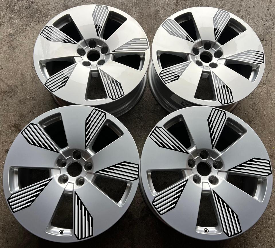 4 ORIGINAL 19" ALUFELGEN AUDI E-TRON GEN 8x19 4KE601025L #1ZDN