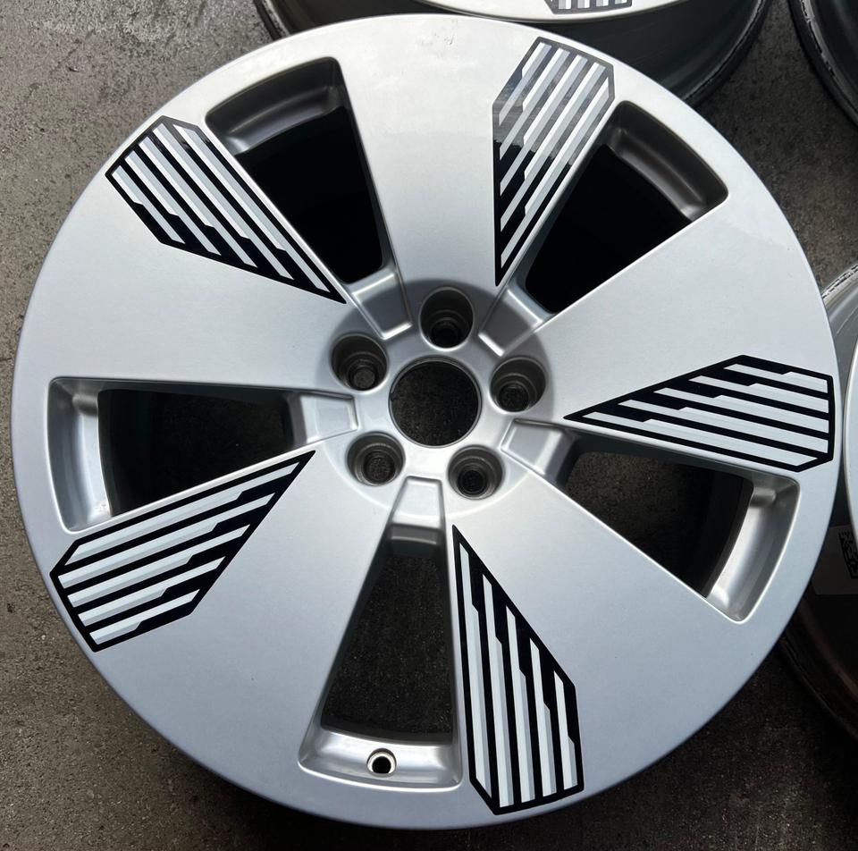 4 ORIGINAL 19" ALUFELGEN AUDI E-TRON GEN 8x19 4KE601025L #1XYX – Bild 2