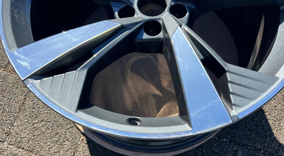 1X ORIGINAL 21" ALUFELGE AUDI E-TRON Q8 4KE 4KE601025H #27KJ – Bild 3